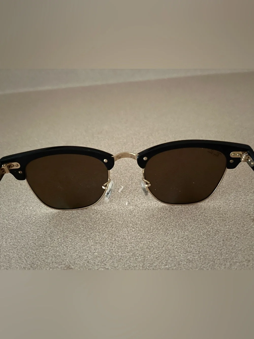 Iconic Ray-Ban Clubmaster Sunglasses in Arista/Brown  w/ Original Case